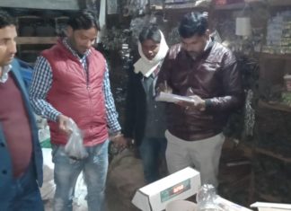जब इस टीम ने प्रतिबंधित पॉलीथिन के खिलाफ ताबड़तोड़ छापेमारी कर दुकानदारो से जुर्माना वसूला
