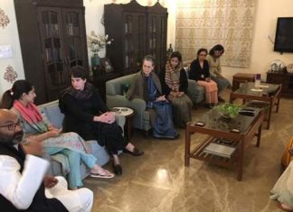 शोक संवेदना व्यक्त करने ऊंचाहार पहुंची कांग्रेस सांसद सोनिया गांधी व प्रियंका गांधी