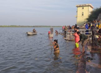 मौनी अमावस्या पर श्रद्धालुओं ने लगाई गंगा में आस्था की डुबकी