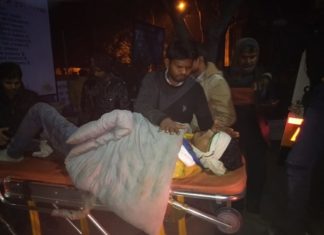 तिलक चढ़ाने जा रहे बाइक सवार युवकों को कार चालक जोरदार टक्कर मारी,दोनों युवक की हालत गम्भीर
