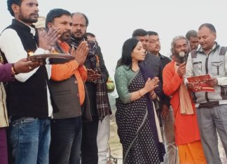 गंगा ग्राम धीरनपुर में गंगा आरती का हुआ आयोजन