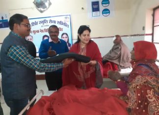 वैशाली सिंह ने मरीजों को वितरित किये कम्बल एवं जनता की जनसमस्याओं का किया निराकरण