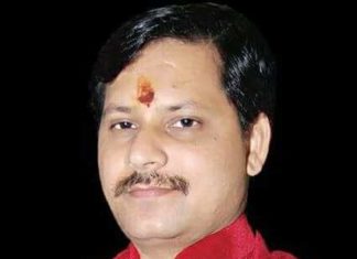 प्राथमिक विद्यालय के ऊपर से हाई वोल्टेज लाइन हटाए जाने की मांग