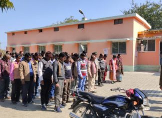 ब्लॉक में शोक सभा कर मृतक सफाई कर्मी को दी गई श्रद्धांजलि