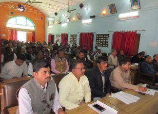 पंचायत उप निर्वाचन के मतदान हेतु जिलाधिकारी ने पीठासीन अधिकारियों को दिया प्रशिक्षण