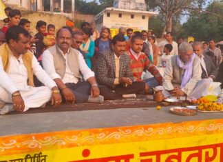 खरौली घाट पर भाजपाइयों ने की गंगा आरती व गिनाई सरकार की उपलब्धियां