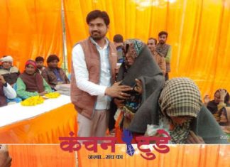युवा समाजसेवी सुधीर अग्रहरि ने गरीब असहायों को किया कंबल वितरित
