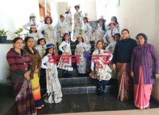 बच्चों ने अनुपयोगी वस्तुओं का किया अद्भुत उपयोग