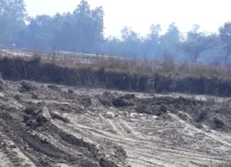 तेजी के साथ रात के अंधेरे मे हो रहा अवैध खनन