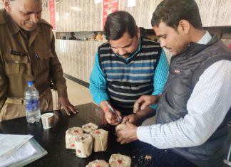 बटोही रेस्टोरेंट और खोया मंडी में खाद्य विभाग का छापा,सलोन में मिष्ठान व्यवसाइयों की दुकाने हुई बन्द
