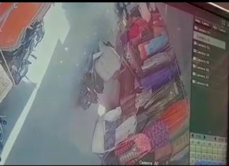ज्वैलर्स की दुकान में हुई लाखों की लूट,लुटेरों के हौसले बुलंद