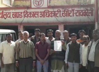 स्पीड ब्रेकर बनाने को लेकर व्यापार मंडल ने सौंपा ज्ञापन