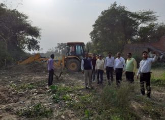 और जब अचानक जेसीबी उखाड़ने लगी इसे