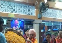 मनकामेश्वर मठ-मंदिर में दिखा बरसाने का रंग, जोश से मनाई गई पुष्प होली