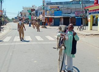 आखिर ये लोग क्यों साइकिल उठा कर सड़क पर चलने लगे
