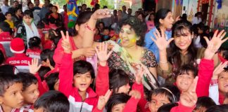 “राइजिंग चाइल्ड में उड़ा अबीर और गुलाल”बच्चो ने एक दूसरे के गले मिल दी होली की शुभकामनाएं