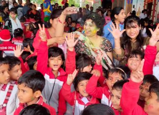 “राइजिंग चाइल्ड में उड़ा अबीर और गुलाल”बच्चो ने एक दूसरे के गले मिल दी होली की शुभकामनाएं