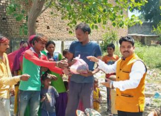 गरीब बस्ती मे राहत सामग्री का हुआ वितरण