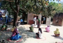 शासन व जिला प्रशासन के निर्देशानुसार ग्रामीणों को बितरित करवाया गया राशन