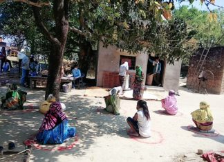 शासन व जिला प्रशासन के निर्देशानुसार ग्रामीणों को बितरित करवाया गया राशन