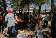 लाकडाउन के बाद भी पैदल घर जा रहे दो सैकड़ा मजदूरों को लालगंज में रोंका, कराया चिकित्सीय परीक्षण