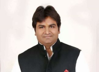 पूर्व मंत्री के पुत्र ने कोरोना पीड़ितों के लिए दिए 5 लाख रुपये