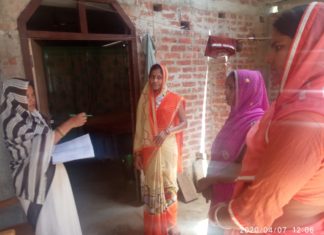 130 आशा बहुओं द्वारा अपने कार्य क्षेत्र मे घर घर जाकर कोरोना संक्रमण के बचने के लिए किया जा रहा जागरूक