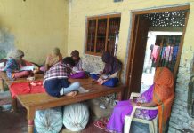 पूर्व माध्यमिक विद्यालय के बच्चे भी पढ़ रहे ऑनलाइन पढ़ाई