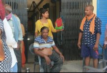 मामूली कहासुनी मे पूर्व रिटायर्ड फौजी को दबंगो ने हॉकी लाठी डन्डो से जमकर मारा पीटा ग्रामीणो के पहुंचने पर दबंग मौके से फरार
