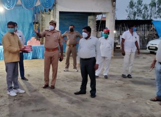 प्रवासी राहगीरों के लिए मसीहा बन रहे धर्मेंद्र मौर्य