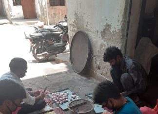 कोरोना की जंग मे पीएम के काशी के ये कुछ गुमनाम योद्धा,