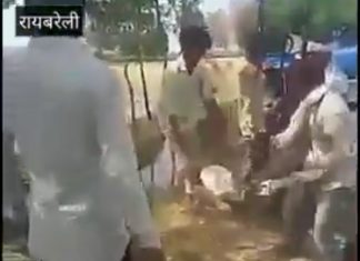 आखिर डंडा और चप्पलों से किसकी हो गई पिटाई, वीडियो वायरल