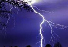 आकाशीय बिजली गिरने से तीन युवक झुलसे एक युवक की मौत