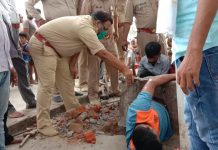युवक के साथ ऐसा क्या हुआ मंदिर में कि आला अधिकारियों को आना पड़ गया