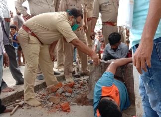 युवक के साथ ऐसा क्या हुआ मंदिर में कि आला अधिकारियों को आना पड़ गया