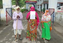 बुजुर्ग की जमीन पर दबंग कर रहे जबरन कब्जा,पीड़ित ने की एसपी से शिकायत