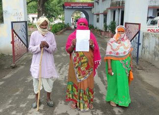 बुजुर्ग की जमीन पर दबंग कर रहे जबरन कब्जा,पीड़ित ने की एसपी से शिकायत