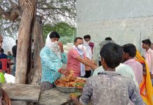मूर्ति स्थापित करने के साथ ही भंडारे का आयोजन किया गया