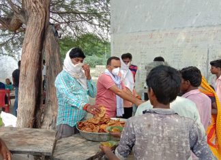 मूर्ति स्थापित करने के साथ ही भंडारे का आयोजन किया गया