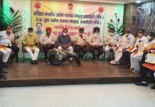 गरीबों,बेसहारों की निस्वार्थ सेवा करने वालों का उत्तर प्रदेश युवा उद्योग व्यापार मंडल ने किया सम्मान