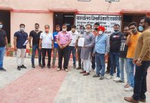 जिम फिटनेस सेंटर खोले जाने के संबंध में जिलाधिकारी को सौपा ज्ञापन