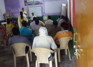 बी आर सी में मास्क व सोशल डिस्टेंसिग की उड़ाई जा रही धज्जियां
