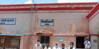 डलमऊ के सभासदो ने डी एम को सौंपा ज्ञापन