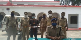 चोरी की मोटरसाइकिल व अवैध असलहा सहित युवक को पुलिस ने दबोचा