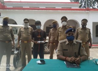 चोरी की मोटरसाइकिल व अवैध असलहा सहित युवक को पुलिस ने दबोचा