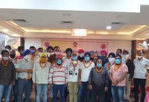 शहर के मुख्य बाजारों के प्रमुख व्यापारी अखिल भारतीय उद्योग व्यापार मंडल से जुड़े