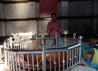 श्रावण मास के दूसरे सोमवार,मंदिरों मे श्रद्धालुओं ने की पूजा अर्चना