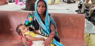 और जब कलयुगी माँ अपने जिगर के टुकड़े को छोड़ हुई फरार