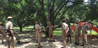 धारदार हथियार से युवक का गला काट कर करी हत्या
