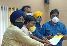 उत्तर प्रदेश युवा उद्योग व्यापार मंडल द्वारा कंटेनमेंट क्षेत्र को लेकर एडीएम को दिया गया ज्ञापन